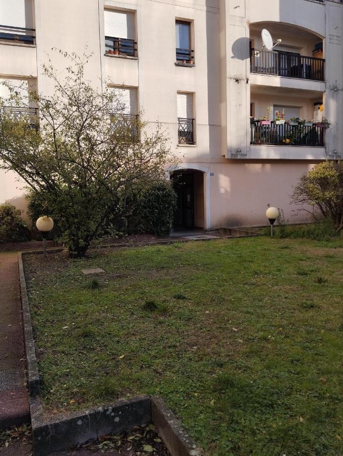Le Beau Refuge Parisien De Cergy - Parisian Modern Flat At Cergy Bed & Breakfast Exterior photo