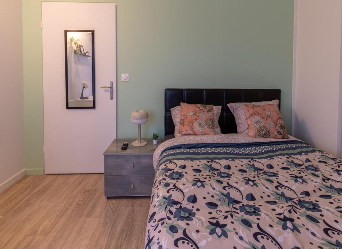 Le Beau Refuge Parisien De Cergy - Parisian Modern Flat At Cergy Bed & Breakfast Exterior photo